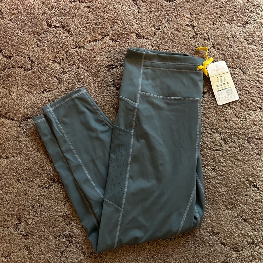 NWT!-Fabletics-{Size-1X(16-18)}-Ultra High Wasted Mesh Pocket 7/8